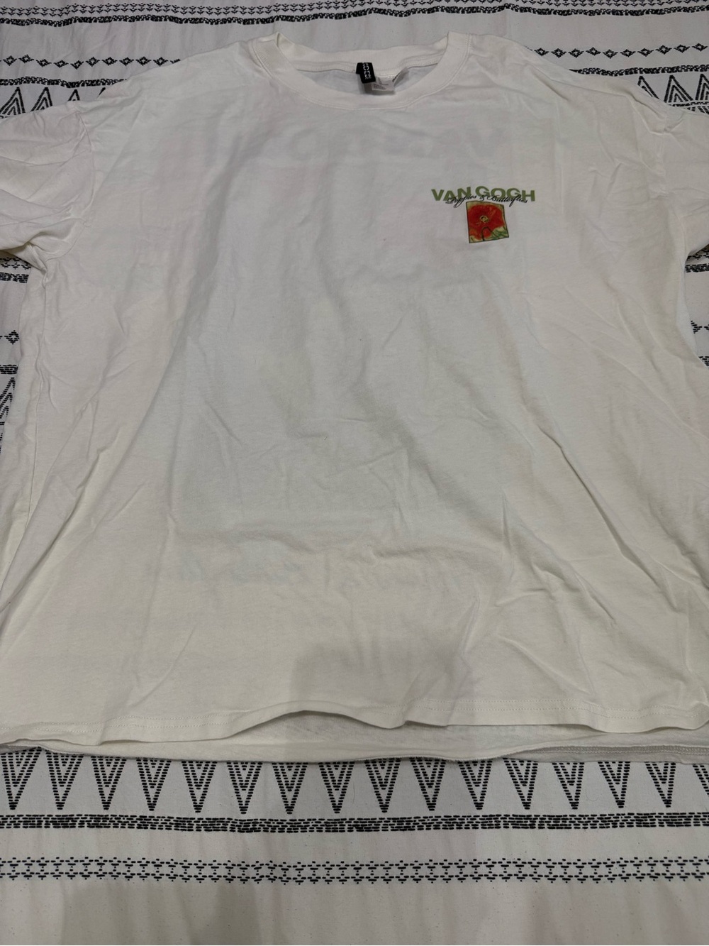 H&M White Van Gogh Short Sleeve Tee with Green and Red Graphic